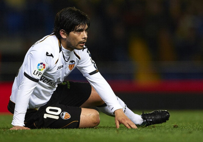 20. Ever Banega (2008, 16 triệu bảng từ Boca Juniors với Valencia): Chuyến đi tới TBN là phần thưởng cho Banega sau khi đoạt Copa Libertadores cùng Boca năm 2007. Mới 20 tuổi khi đó, Banega thất bại trong việc tỏa sáng ở Valencia vì sự kết hợp giữa những chấn thương liên miên và phong độ bất ổn.
