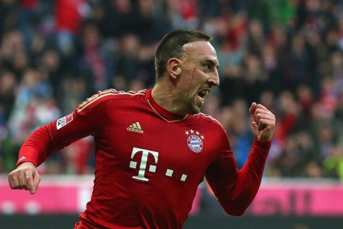 22. Franck Ribery: Phải mất 9 năm để gã mặt sẹo thực sự trở thành một cầu thủ trưởng thành, nhưng những gì Ribery mang tới cho Bayern Munich mùa này là ngôi Á quân Champions League. Anh ghi được 12 bàn và lập kỷ lục cao nhất trong sự nghiệp với 21 kiến tạo cho Bayern ở Bundesliga, và đó cũng là số kiến tạo cao nhất ở 5 giải đấu hàng đầu châu Âu. 22. Franck Ribery: Phải mất 9 năm để gã mặt sẹo thực sự trở thành một cầu thủ trưởng thành, nhưng những gì Ribery mang tới cho Bayern Munich mùa này là ngôi Á quân Champions League. Anh ghi được 12 bàn và lập kỷ lục cao nhất trong sự nghiệp với 21 kiến tạo cho Bayern ở Bundesliga, và đó cũng là số kiến tạo cao nhất ở 5 giải đấu hàng đầu châu Âu.