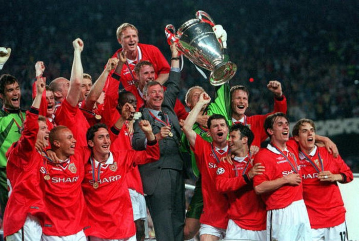 26/5/1999. Manchester United lội ngược dòng 2-1 tại Nou Camp để đánh bại Bayern Munich và đoạt chức vô địch Champions League, hoàn tất cú ăn ba. 26/5/1999. Manchester United lội ngược dòng 2-1 tại Nou Camp để đánh bại Bayern Munich và đoạt chức vô địch Champions League, hoàn tất cú ăn ba.
