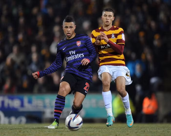“#WengerOut” hiện đang là một trong những chủ đề được quan tâm nhiều nhất trên Twitter những ngày gần đây, đặc biệt là chỉ vài giờ sau trận thua của Arsenal trước Bradford trên chấm 11m. Bất chấp tung ra sân đội hình mạnh gồm Santi Cazorla, Jack Wilshere và Thomas Vermaelen, Arsenal chơi một cách nhợt nhạt và thiếu bản sắc trước đội bóng kém mình 60 hạng trên bảng xếp hạng bóng đá Anh. “#WengerOut” hiện đang là một trong những chủ đề được quan tâm nhiều nhất trên Twitter những ngày gần đây, đặc biệt là chỉ vài giờ sau trận thua của Arsenal trước Bradford trên chấm 11m. Bất chấp tung ra sân đội hình mạnh gồm Santi Cazorla, Jack Wilshere và Thomas Vermaelen, Arsenal chơi một cách nhợt nhạt và thiếu bản sắc trước đội bóng kém mình 60 hạng trên bảng xếp hạng bóng đá Anh.