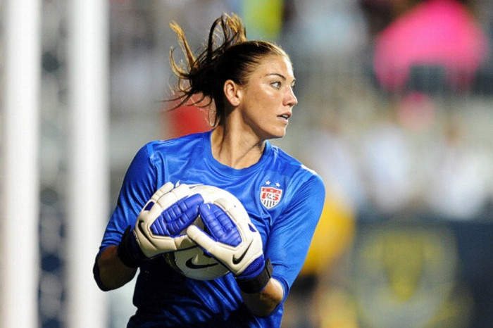 48. Hope Solo – Bóng đá nữ: Hope Solo là một trong những nhân tố quan trọng trên đường tới chiếc huy chương Vàng Olympic bóng đá nữ của Mỹ. Solo giữ sạch lưới 3 trận đấu tại giải, chỉ thủng lưới 6 bàn với 3 trong số đó đến trong trận bán kết kịch tính với Canada.