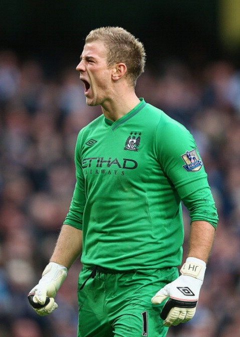 34. Joe Hart: Thủ môn xuất sắc nhất của Premier League mùa giải 2011/12. Anh là chốt chặn quan trọng nhất trên con đường tới khung thành của Man City, và Hart đã đưa City tới chức vô địch Premier League đầu tiên và chức VĐQG đầu tiên sau 44 năm với thành tích 17 trận giữ sạch lưới. Tại EURO 2012, anh đưa ĐT Anh tới tứ kết và là thủ môn cứu thua nhiều nhất giải với 19 lần. 34. Joe Hart: Thủ môn xuất sắc nhất của Premier League mùa giải 2011/12. Anh là chốt chặn quan trọng nhất trên con đường tới khung thành của Man City, và Hart đã đưa City tới chức vô địch Premier League đầu tiên và chức VĐQG đầu tiên sau 44 năm với thành tích 17 trận giữ sạch lưới. Tại EURO 2012, anh đưa ĐT Anh tới tứ kết và là thủ môn cứu thua nhiều nhất giải với 19 lần.