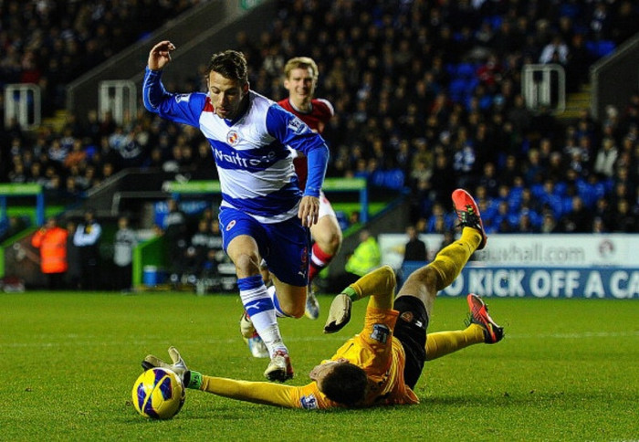8. Reading 5-7 Arsenal (vòng 1/16 Capital One Cup, 30/10/2012): Reading kết thúc hiệp 1 với một tỷ số khó tin, khi lần lượt Jason Roberts, bàn phản lưới nhà của Laurent Koscielny, Mikele Leigertwood và Noel Hunt đưa Reading dẫn trước 4-0 trong 46 phút, nhưng trước giờ nghỉ Theo Walcott mang lại hy vọng cho Arsenal. 8. Reading 5-7 Arsenal (vòng 1/16 Capital One Cup, 30/10/2012): Reading kết thúc hiệp 1 với một tỷ số khó tin, khi lần lượt Jason Roberts, bàn phản lưới nhà của Laurent Koscielny, Mikele Leigertwood và Noel Hunt đưa Reading dẫn trước 4-0 trong 46 phút, nhưng trước giờ nghỉ Theo Walcott mang lại hy vọng cho Arsenal.