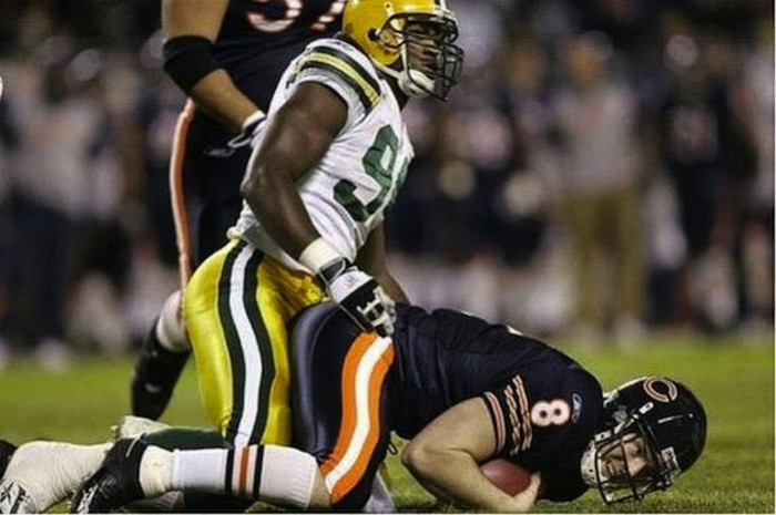 Điều mà 2 cầu thủ này cần làm là tìm một căn phòng… Điều mà 2 cầu thủ này cần làm là tìm một căn phòng…