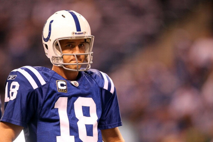 21. Peyton Manning – Bóng bầu dục: Một trong những tiền vệ hay nhất từng thi đấu, Manning phải làm phẫu thuật cổ nhưng khi trở lại, anh chơi xuất sắc đáng ngạc nhiên khi đưa Denver Broncos tới chuỗi 10 trận thắng liên tiếp và đoạt danh hiệu MVP của NFL 2012.