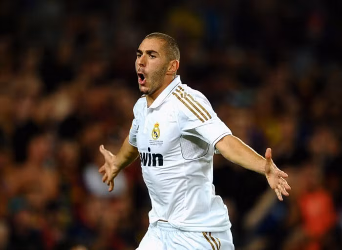15. Karim Benzema: Benzema đạt 2 cột mốc mới trong sự nghiệp ở mùa giải 2011/12, đó là 21 bàn thắng và 11 kiến tạo cho Real Madrid để đưa Los Blancos tới chức vô địch La Liga. Dù là chân sút thứ 2 ở Real sau Cristiano Ronaldo và phải cạnh tranh với Gonzalo Higuain, anh là người có tần suất mở tỷ số trận đấu nhiều lần nhất cho Real với 9 lần trong 15 trận anh ghi bàn (Higuain là 6/14, Ronaldo là 10/27) . Với ĐT Pháp, Benzema xác lập 2 kiến tạo để Pháp thắng trận quan trọng trước Thụy Điển ở vòng bảng trước khi gục ngã trước TBN ở tứ kết.
