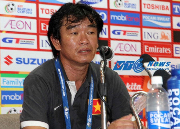 “Tướng Hùng” đã ra đi sau thất bại, và ông đã ra đi với sự tự trọng của mình, dám nhận trách nhiệm cho những gì xảy ra với đội tuyển ở AFF Cup 2012. Nhưng xét cho cùng, thời gian mà HLV Phan Thanh Hùng làm việc ở đội tuyển cũng là thời gian mà ông gặp quá nhiều điều bất trắc, thậm chí dấu hiệu thất bại đã xuất hiện ngay từ trứng nước.