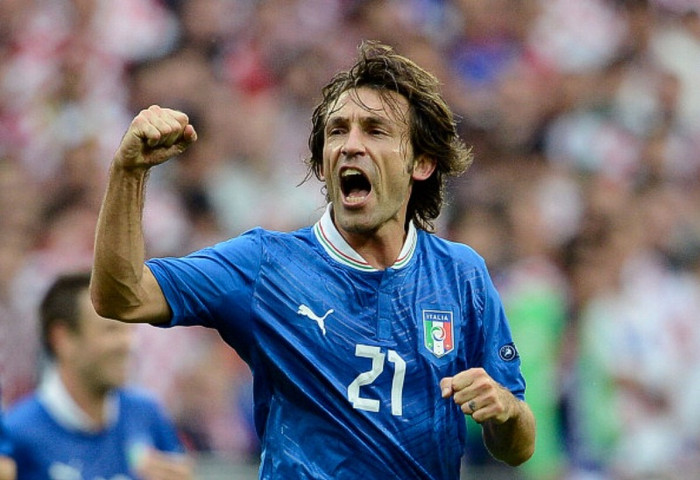 8. Andrea Pirlo: Pirlo tỏa sáng ở tuổi 33 trong một mùa giải mà anh dẫn đầu danh sách kiến tạo của Serie A và đưa Juventus tới Scudetto đầu tiên sau Calciopoli với thành tích bất bại cả 38 trận. Không những vậy anh tiếp tục đưa Italia tới chung kết EURO 2012 trước khi thất bại trước một Tây Ban Nha quá mạnh. 8. Andrea Pirlo: Pirlo tỏa sáng ở tuổi 33 trong một mùa giải mà anh dẫn đầu danh sách kiến tạo của Serie A và đưa Juventus tới Scudetto đầu tiên sau Calciopoli với thành tích bất bại cả 38 trận. Không những vậy anh tiếp tục đưa Italia tới chung kết EURO 2012 trước khi thất bại trước một Tây Ban Nha quá mạnh.