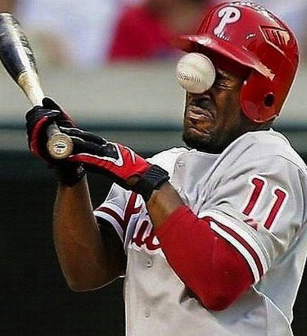 Khi cú ném pitch đi quá nhanh… Khi cú ném pitch đi quá nhanh…