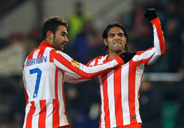 Atletico Madrid - Đứng thứ nhì La Liga hiện tại, vô địch Europa League và Siêu cúp châu Âu trong năm 2012. Tác nhân: Radamel Falcao - một trong những chân sút xuất sắc nhất của năm và đang là người thứ 2 trong danh sách ghi bàn ở La Liga.
