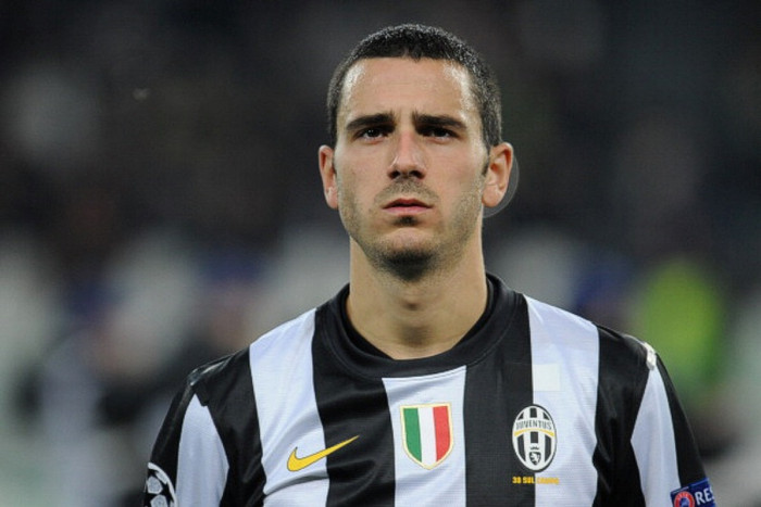 36. Leonardo Bonucci: Một trong những nhân tố cực kỳ quan trọng của Juventus trong mùa giải bất bại 2011/12, Bonucci được triệu tập lên ĐT Italia và đã giúp Azzurri chạm vào ngôi Á quân của giải khi có mặt trong cả 6 trận đấu. 36. Leonardo Bonucci: Một trong những nhân tố cực kỳ quan trọng của Juventus trong mùa giải bất bại 2011/12, Bonucci được triệu tập lên ĐT Italia và đã giúp Azzurri chạm vào ngôi Á quân của giải khi có mặt trong cả 6 trận đấu.