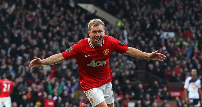 Có những nguồn tin cho rằng Paul Scholes sẽ giải nghệ trong mùa hè 2013. Tuy nhiên Sir Alex Ferguson đã dập tắt tin đồn này khi khẳng định một trong những thành viên còn sót lại của “Đàn chim non” sẽ tiếp tục thi đấu trong mùa giải 2013/14.
