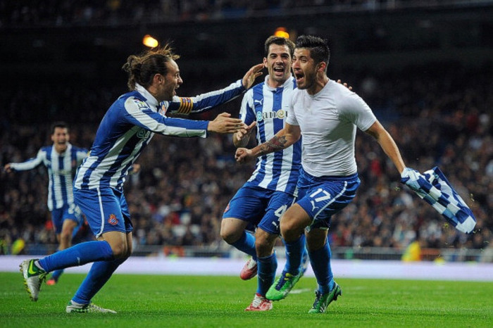 Trận hòa 2-2 của Real Madrid trước Espanyol, cộng thêm thắng lợi tưng bừng 4-1 của Barcelona trước Atletico Madrid, đã gần như đóng đinh cỗ quan tài cho ngôi vương La Liga của Real Madrid mùa giải này. Và ngay lập tức, có những tin đồn xuất hiện rằng Cristiano Ronaldo sẽ được bán đi trong mùa hè tới, chủ yếu do báo chí Anh tạo ra (đặc biệt xung quang thỏa thuận Man Utd có quyền mua lại Ronaldo với giá 120 triệu bảng). Trận hòa 2-2 của Real Madrid trước Espanyol, cộng thêm thắng lợi tưng bừng 4-1 của Barcelona trước Atletico Madrid, đã gần như đóng đinh cỗ quan tài cho ngôi vương La Liga của Real Madrid mùa giải này. Và ngay lập tức, có những tin đồn xuất hiện rằng Cristiano Ronaldo sẽ được bán đi trong mùa hè tới, chủ yếu do báo chí Anh tạo ra (đặc biệt xung quang thỏa thuận Man Utd có quyền mua lại Ronaldo với giá 120 triệu bảng).