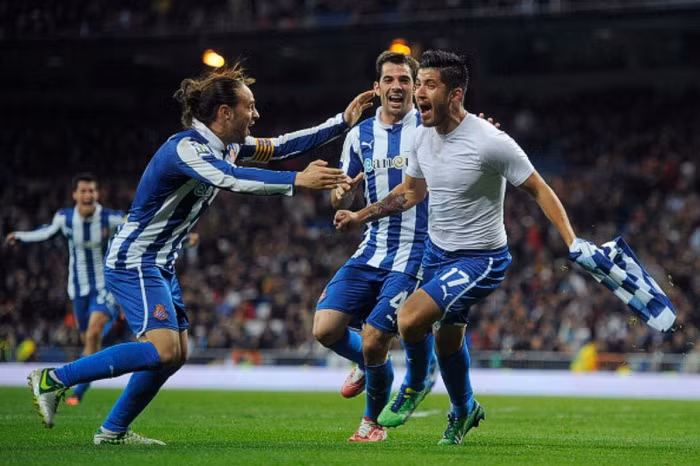 Trận hòa 2-2 của Real Madrid trước Espanyol, cộng thêm thắng lợi tưng bừng 4-1 của Barcelona trước Atletico Madrid, đã gần như đóng đinh cỗ quan tài cho ngôi vương La Liga của Real Madrid mùa giải này. Và ngay lập tức, có những tin đồn xuất hiện rằng Cristiano Ronaldo sẽ được bán đi trong mùa hè tới, chủ yếu do báo chí Anh tạo ra (đặc biệt xung quang thỏa thuận Man Utd có quyền mua lại Ronaldo với giá 120 triệu bảng).