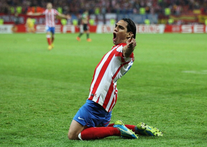12. Radamel Falcao: 24 bàn thắng ở La Liga của Falcao không phải là con số cao nhất trong sự nghiệp, và Atletico Madrid chỉ thiếu 2 điểm để lọt vào top dự Champions League mùa 2012/13. Tuy nhiên, Falcao tỏa sáng cùng Atletico ở Europa League với 12 bàn thắng và giúp đội bóng sọc Đỏ - Trắng đoạt chức vô địch. Anh tiếp tục phong độ hủy diệt ở mùa này khi vùi dập Chelsea để đoạt Siêu cúp châu Âu và hiện đã có 16 bàn ở La Liga.