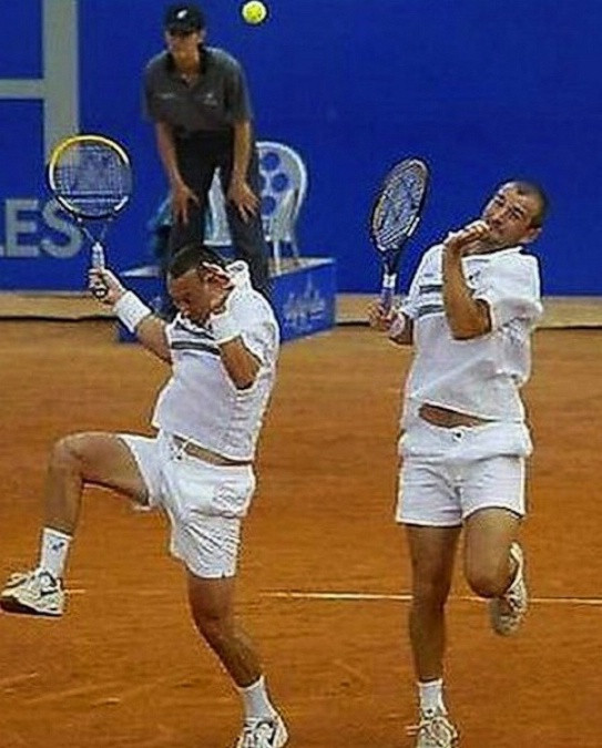 Họ thậm chí còn không biết ai sẽ đánh trả giao bóng. Họ thậm chí còn không biết ai sẽ đánh trả giao bóng.