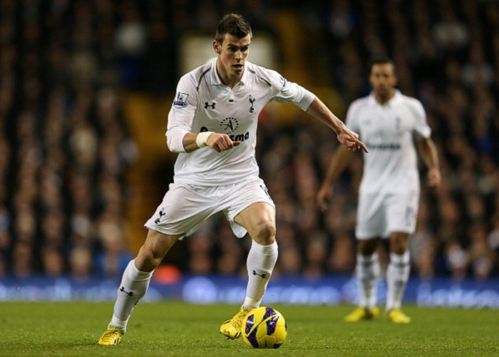 37. Gareth Bale: Một năm không danh hiệu cho Bale, nhưng anh trở thành một trong những cầu thủ hàng đầu của Premier League. Bale ghi 10 bàn và đứng thứ 3 trong danh sách kiến tạo của mùa giải 2011/12 với 14 kiến tạo, chỉ sau David Silva và Robin Van Persie. Nếu như không có chấn thương lưng, Bale đã dự Olympic 2012 và chắc chắn vị trí của anh sẽ còn cao hơn nữa. 37. Gareth Bale: Một năm không danh hiệu cho Bale, nhưng anh trở thành một trong những cầu thủ hàng đầu của Premier League. Bale ghi 10 bàn và đứng thứ 3 trong danh sách kiến tạo của mùa giải 2011/12 với 14 kiến tạo, chỉ sau David Silva và Robin Van Persie. Nếu như không có chấn thương lưng, Bale đã dự Olympic 2012 và chắc chắn vị trí của anh sẽ còn cao hơn nữa.