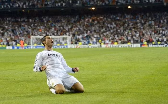 Tuy nhiên, cảnh ăn mừng của Mancini ở đường pitch rất ngắn ngủi. Benzema gỡ hòa cho Real phút 87 sau một pha đi bóng xuất thần của Angel Di Maria. Và đến phút 90, Ronaldo đảo người qua Zabaleta trước khi tung cú đá chân phải chéo góc, Joe Hart bị giật mình và để bóng bay vào lưới dù bóng đi đúng vị trí của anh, và Real giành 3 điểm kịch tính.