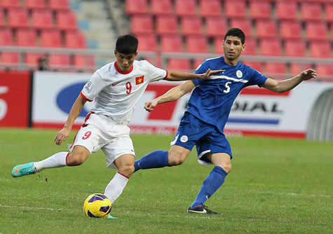 Lê Công Vinh mờ mịt ở AFF Cup 2012, và trong đầu vẫn còn đang lo lắng mình sẽ đi đâu khi về nước Lê Công Vinh mờ mịt ở AFF Cup 2012, và trong đầu vẫn còn đang lo lắng mình sẽ đi đâu khi về nước