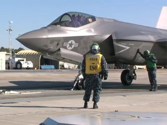 F-35 cất cánh từ máy phóng điện từ