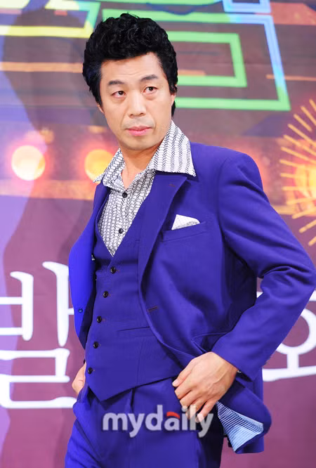 Ahn Gil Kang Ahn Gil Kang