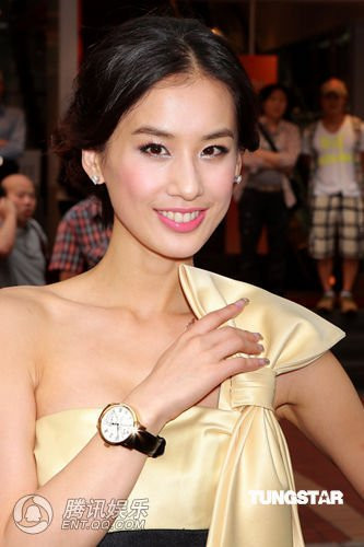 Huỳnh Thánh Y và hình ảnh vòng 1 nhỏ nhắn, khiêm tốn thường thấy Huỳnh Thánh Y và hình ảnh vòng 1 nhỏ nhắn, khiêm tốn thường thấy