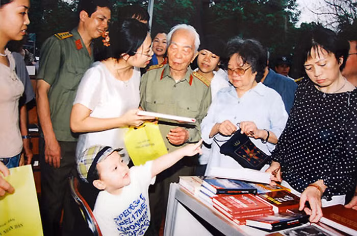 Tướng Giáp rất thích đọc sách