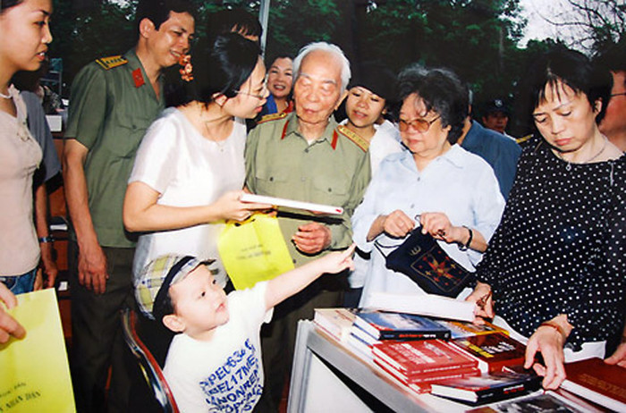 Tướng Giáp rất thích đọc sách Tướng Giáp rất thích đọc sách