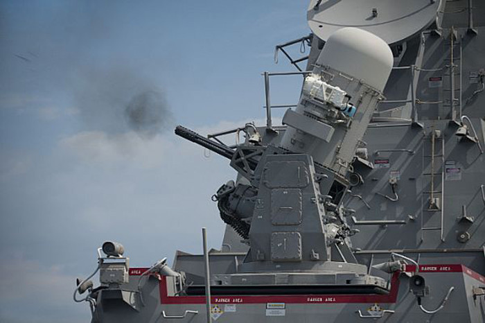 Biển Đen (18/7/2012): Hệ thống vũ khí trên tàu khu trục tên lửa dẫn đường USS Jason Dunham (DDG 109 trong cuộc tập trận Sea Breeze 2012 với Hải quân Ukraina. Biển Đen (18/7/2012): Hệ thống vũ khí trên tàu khu trục tên lửa dẫn đường USS Jason Dunham (DDG 109 trong cuộc tập trận Sea Breeze 2012 với Hải quân Ukraina.