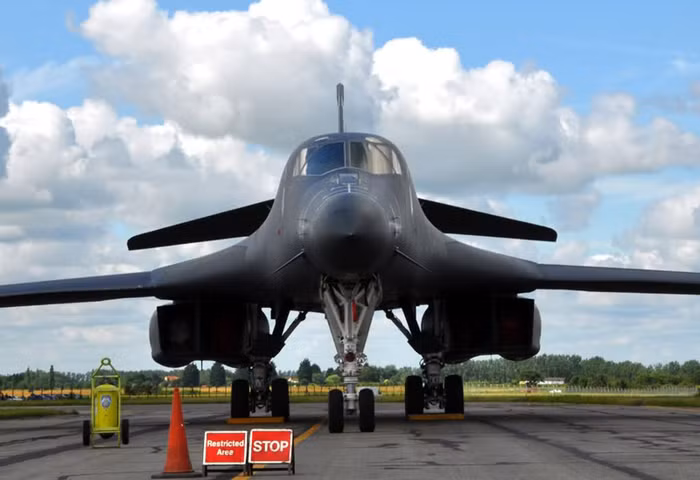Texas (12/7/2012): Oanh tạc cơ B-1B Lancer thuộc Phi đội máy bay ném bom tại căn cứ Không quân Dyess ở Texas.