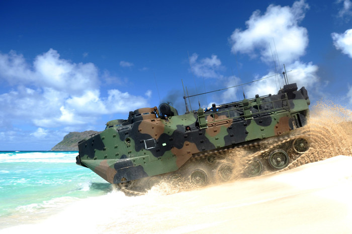 Hawaii (12/7/2012): Xe bọc thép đỏ bộ của Thủy quân lục chiến Hoa Kỳ trong cuộc tập trận RIMPAC 2012. Hawaii (12/7/2012): Xe bọc thép đỏ bộ của Thủy quân lục chiến Hoa Kỳ trong cuộc tập trận RIMPAC 2012.