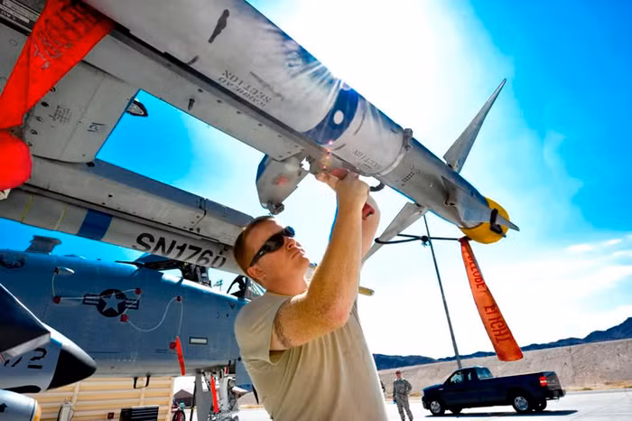 Nevada (16/7/2012): bảo dưỡng máy bay A-10C Thunderbolt II tại căn cứ Không quân Nellis thuộc tiểu bang Nevada.