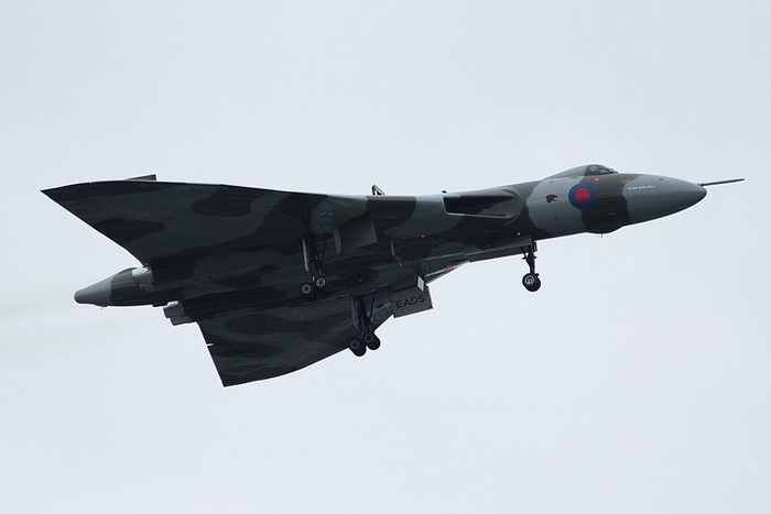 Việc phục chế Vulcan XH558 chủ yếu là giải quyết vấn đề rỉ sét, sửa chữa, khôi phục và thay thế động cơ cho máy bay. Việc phục chế Vulcan XH558 chủ yếu là giải quyết vấn đề rỉ sét, sửa chữa, khôi phục và thay thế động cơ cho máy bay.