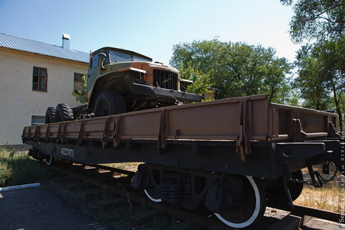 Xe chuyên chở tên lửa bằng đường sắt. Xe chuyên chở tên lửa bằng đường sắt.