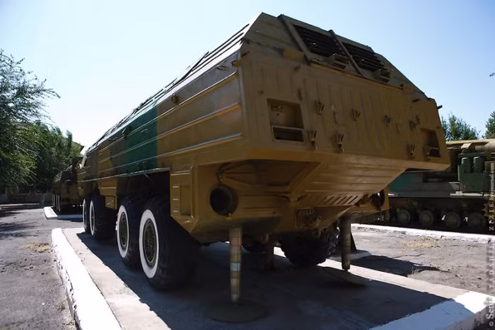 Xe phóng tự hành SPU-9P71 của hệ thống tên lửa 9K-714 Oka.