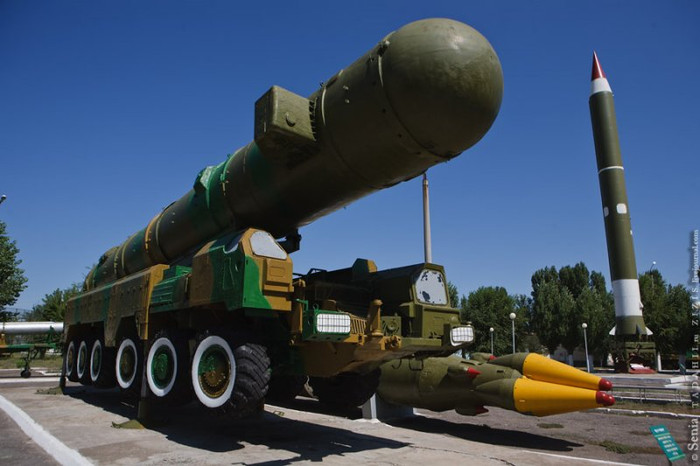 Hệ thống tên lửa RSD-10 Pioneer có tầm bắn lên tới 5.000 km. Hệ thống tên lửa RSD-10 Pioneer có tầm bắn lên tới 5.000 km.