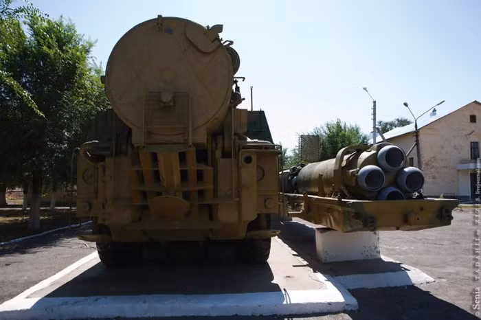 Hệ thống tên lửa 9K-76 Temp-Snhìn từ phía sau.