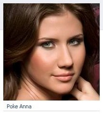 Sau khi bị Mỹ trục xuất về nước, Chapman đã trở nên nổi tiếng ở Nga và tham gia vào rất nhiều các hoạt động xã hội khác nhau Sau khi bị Mỹ trục xuất về nước, Chapman đã trở nên nổi tiếng ở Nga và tham gia vào rất nhiều các hoạt động xã hội khác nhau