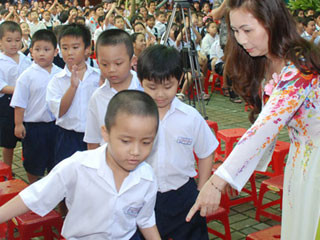 Phải cân nhắc khi cho con em mình học trước tuổi. Trong ảnh: Học sinh lớp 1 Trường Tiểu học Võ Trường Toản, quận 10 - TPHCM. Ảnh: Tấn Thạnh. Phải cân nhắc khi cho con em mình học trước tuổi. Trong ảnh: Học sinh lớp 1 Trường Tiểu học Võ Trường Toản, quận 10 - TPHCM. Ảnh: Tấn Thạnh.