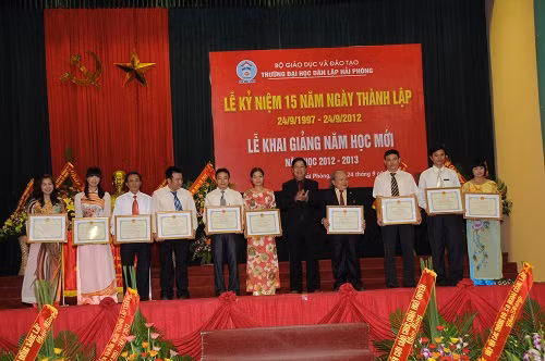 Lễ kỷ niệm 15 năm ngày thành lập Trường ĐH Dân lập Hải Phòng