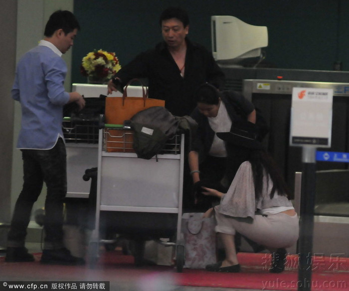 Hình ảnh vô duyên hết cỡ của nữ diễn viên vô tình bị phóng viên "chộp" được.