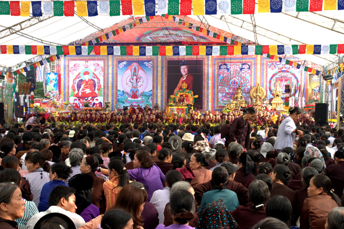 Sự kiện bình đẳng giới đã được truyền thông nói nhiều nhưng những lời răn dạy của Đức Pháp vương được thế giới tôn là “phật sống” lại thu hút đông đảo người dân đế nghe. Sự kiện bình đẳng giới đã được truyền thông nói nhiều nhưng những lời răn dạy của Đức Pháp vương được thế giới tôn là “phật sống” lại thu hút đông đảo người dân đế nghe.