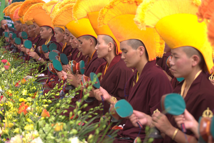 Người người đều bày tỏ lòng thành kính và chuyển hóa thành những hành động thiết thực Người người đều bày tỏ lòng thành kính và chuyển hóa thành những hành động thiết thực