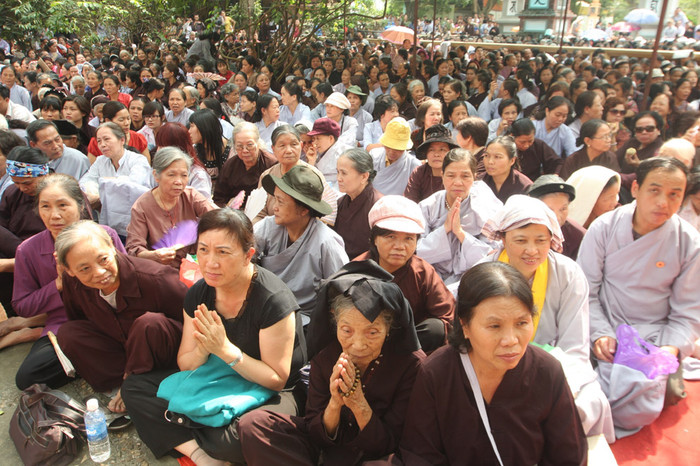 Sự kiện đã thu hút hàng chục nghìn tăng ni và người dân đế nghe thuyết giảng. Sự kiện đã thu hút hàng chục nghìn tăng ni và người dân đế nghe thuyết giảng.