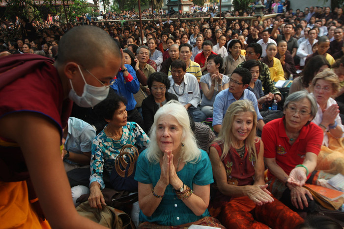 Những khách du lịch cũng xem đây là một bài học để đi đến một Thế giới đại đồng. Những khách du lịch cũng xem đây là một bài học để đi đến một Thế giới đại đồng.