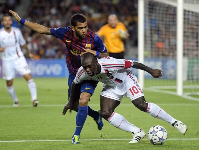 Milan chơi khá chặt chẽ ở những phút đầu trận. Milan chơi khá chặt chẽ ở những phút đầu trận.