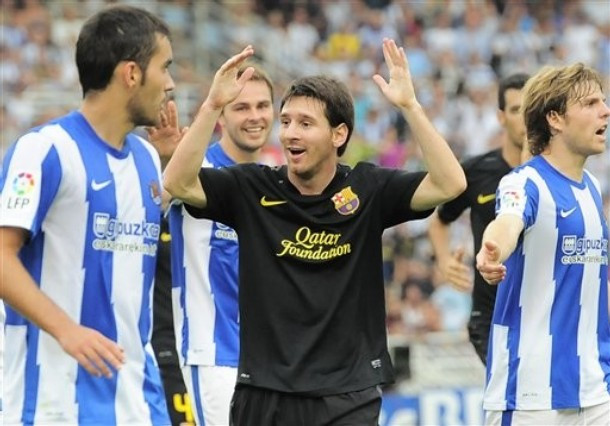 Họ kèm chặt Messi. Họ kèm chặt Messi.