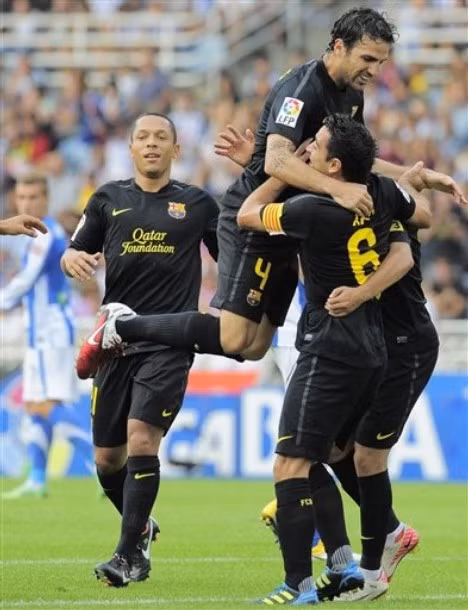 Nhưng Barca đã thể hiện họ là một đội bóng lớn khi vượt lên dẫn trước 2-0 nhờ công của Xavi và Fabregas.