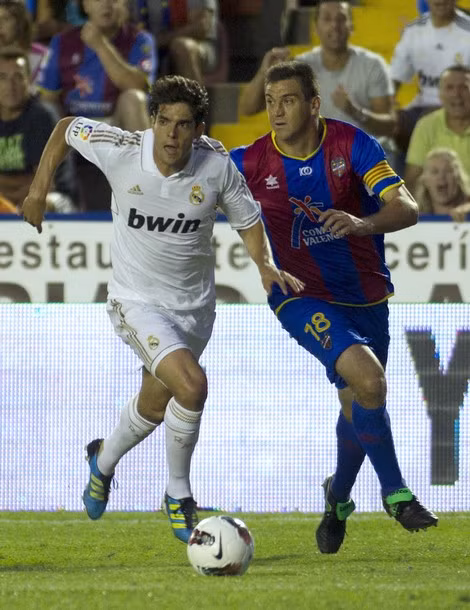 Kaka có mặt trong đội hình xuất phát.