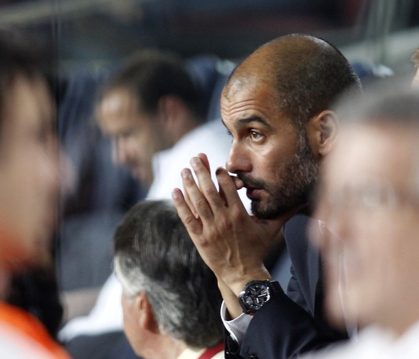 Trên băng ghế chỉ đạo Guardiola bình tĩnh chờ chiến thắng. Trên băng ghế chỉ đạo Guardiola bình tĩnh chờ chiến thắng.
